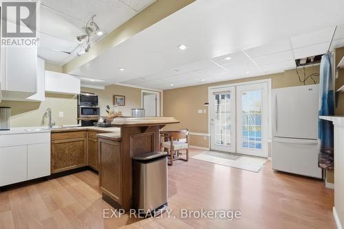 195 Green Vista Drive, Cambridge, ON - Indoor Photo Showing Kitchen