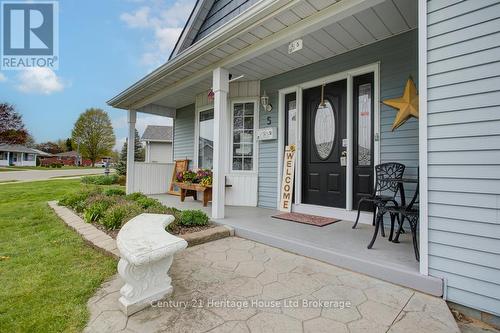 5 DEREHAM DRIVE  Tillsonburg, ON N4G 5L8