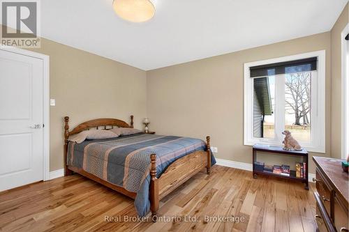 280 Peek-A-Boo Trail, Tiny, ON - Indoor Photo Showing Bedroom