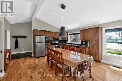 280 Peek-A-Boo Trail, Tiny, ON - Indoor Photo Showing Dining Room
