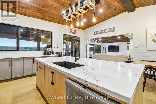 1069 White Eagle Road, Gravenhurst (Morrison), ON - Indoor Photo Showing Kitchen