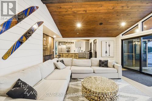 1069 White Eagle Road, Gravenhurst (Morrison), ON - Indoor Photo Showing Living Room