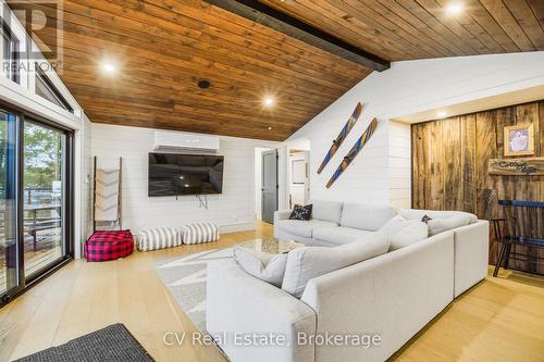 1069 White Eagle Road, Gravenhurst (Morrison), ON - Indoor