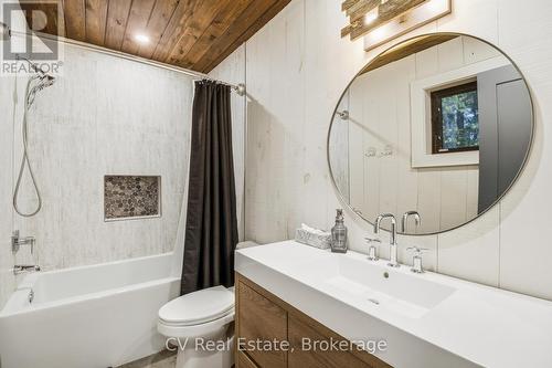1069 White Eagle Road, Gravenhurst (Morrison), ON - Indoor Photo Showing Bathroom
