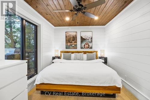 1069 White Eagle Road, Gravenhurst (Morrison), ON - Indoor Photo Showing Bedroom