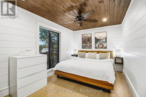 1069 White Eagle Road, Gravenhurst (Morrison), ON - Indoor Photo Showing Bedroom
