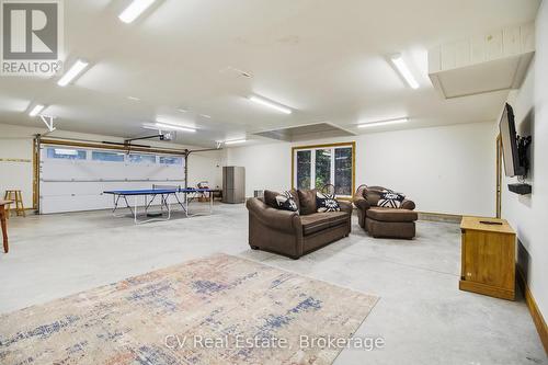 1069 White Eagle Road, Gravenhurst (Morrison), ON - Indoor Photo Showing Garage