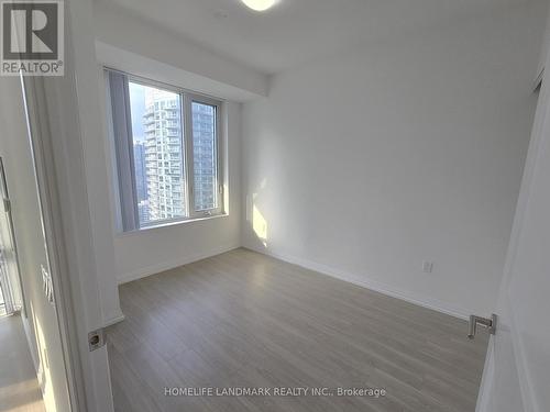 3318 - 50 Dunfield Avenue, Toronto, ON - Indoor Photo Showing Other Room