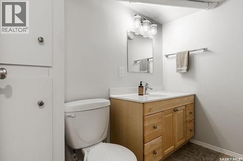 211 2Nd Street E, Langham, SK - Indoor Photo Showing Bathroom