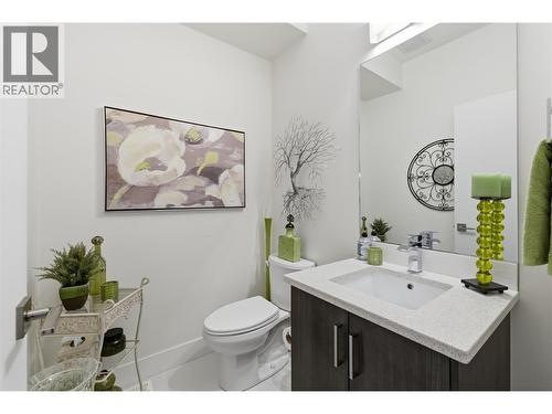 main floor powder room - 300 Drysdale Boulevard Unit# 10, Kelowna, BC - Indoor Photo Showing Bathroom