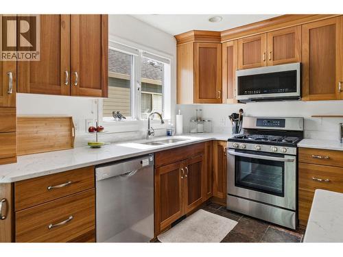 550 Yates Road Unit# 235 Lot# 30, Kelowna, BC - Indoor Photo Showing Kitchen With Double Sink