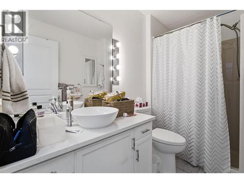 550 Yates Road Unit# 235 Lot# 30, Kelowna, BC - Indoor Photo Showing Bathroom