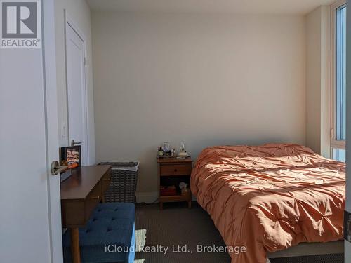 Primary Bedroom - 617 - 16 Concord Place, Grimsby, ON - Indoor Photo Showing Bedroom