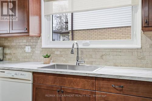 345 Erindale Drive, Burlington, ON - Indoor Photo Showing Kitchen