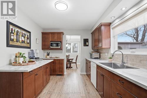 345 Erindale Drive, Burlington, ON - Indoor Photo Showing Kitchen