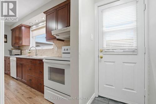 345 Erindale Drive, Burlington, ON - Indoor Photo Showing Kitchen