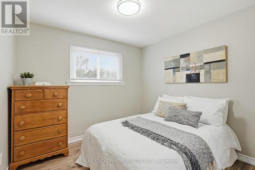 345 Erindale Drive, Burlington, ON - Indoor Photo Showing Bedroom