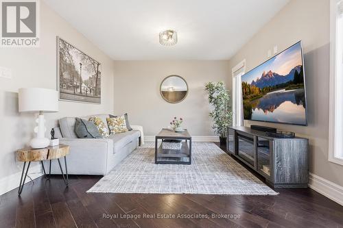 Living Room - 362 Cavanagh Lane, Milton, ON - Indoor Photo Showing Living Room