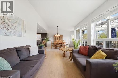 195 Green Vista Drive, Cambridge, ON - Indoor Photo Showing Living Room