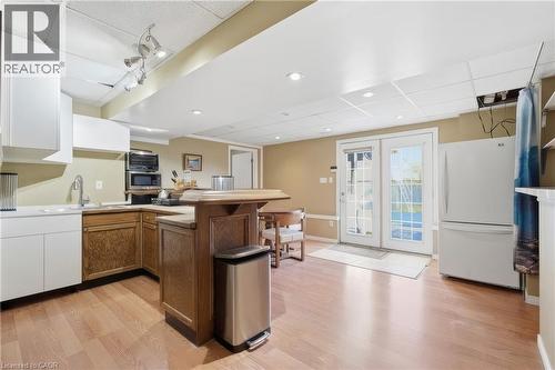 195 Green Vista Drive, Cambridge, ON - Indoor Photo Showing Kitchen