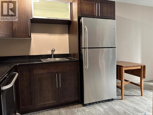 2 2301 7Th Street E, Saskatoon, SK - Indoor Photo Showing Kitchen
