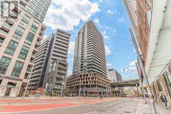 2013 - 20 BRUYERES MEWS Toronto, ON M5V 0G8
