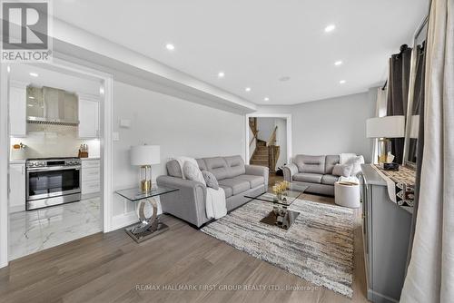 166 Wright Crescent, Ajax, ON - Indoor Photo Showing Living Room