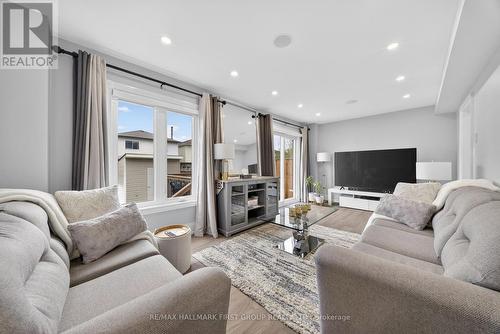 166 Wright Crescent, Ajax, ON - Indoor Photo Showing Living Room