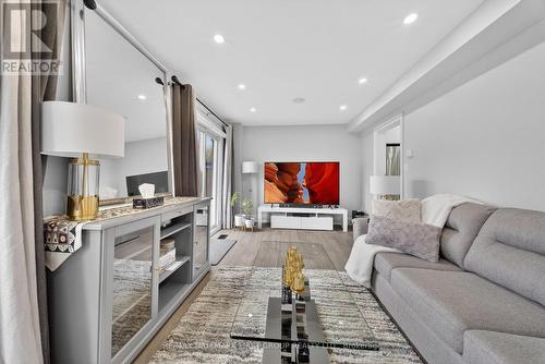 166 Wright Crescent, Ajax, ON - Indoor Photo Showing Living Room