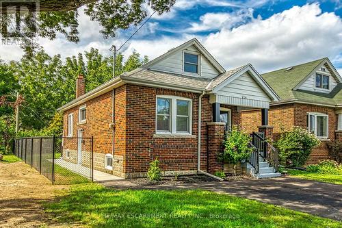 126 AUBURN AVENUE  Hamilton, ON L8K 3B2