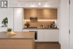 2601 652 WHITING WAY Coquitlam, BC V3J 0K3
