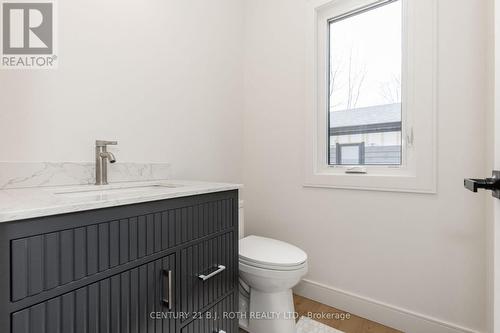 56 Brennan Avenue, Barrie, ON - Indoor Photo Showing Bathroom