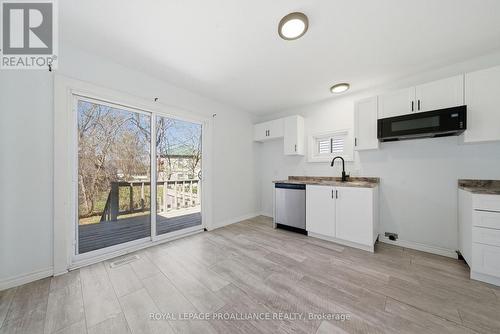 38 Oak Street, Belleville (Belleville Ward), ON - Indoor Photo Showing Kitchen