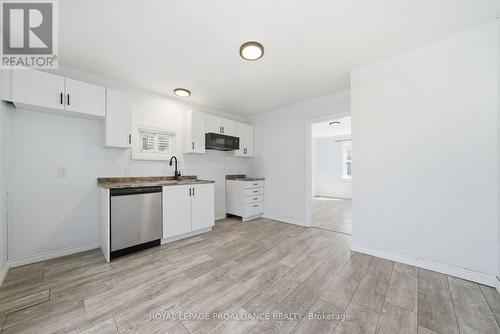 38 Oak Street, Belleville (Belleville Ward), ON - Indoor Photo Showing Kitchen
