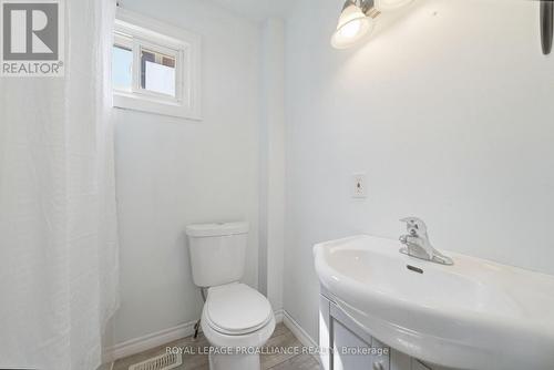 38 Oak Street, Belleville (Belleville Ward), ON - Indoor Photo Showing Bathroom