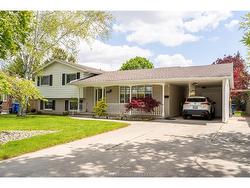 434 Dora Drive  Wallaceburg, ON N8A 2K3