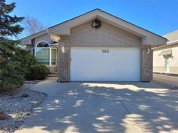 266 Island Lakes DR  Winnipeg, MB R3X 1T1