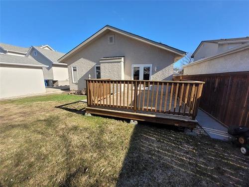 266 Island Lakes Dr, Winnipeg, MB 