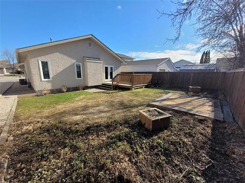 266 Island Lakes Dr, Winnipeg, MB 