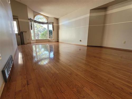 266 Island Lakes Dr, Winnipeg, MB 