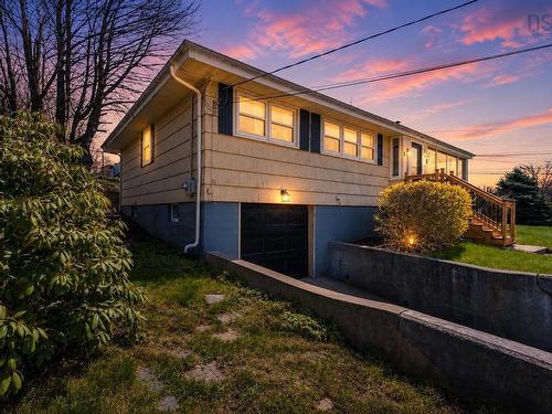 8 Curley Drive, Dartmouth, NS 