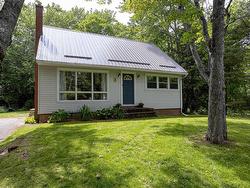5 Oakleaf Crescent  Grand Lake, NS B2T 1B3