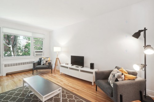 Living Room - 2-5873 Av. Decelles, Montréal (Côte-Des-Neiges/Notre-Dame-De-Grâce), QC - Indoor Photo Showing Living Room
