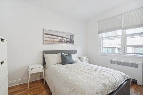 Bedroom - 2-5873 Av. Decelles, Montréal (Côte-Des-Neiges/Notre-Dame-De-Grâce), QC - Indoor Photo Showing Bedroom