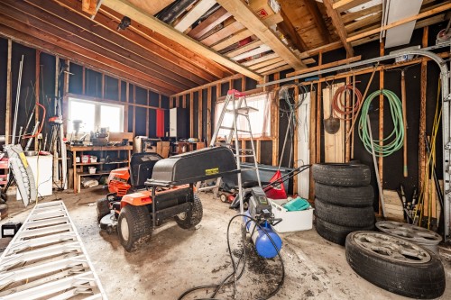 Garage - 541 1Er Rang E., Sainte-Christine, QC - Indoor Photo Showing Other Room
