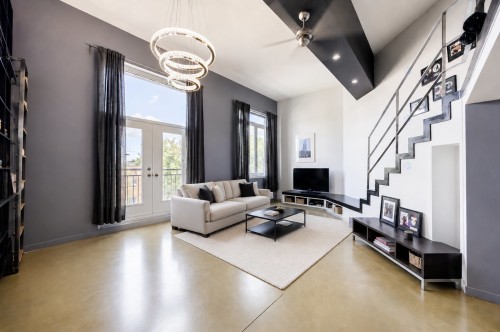 Salon - 301-2321 Av. Des Érables, Montréal (Ville-Marie), QC - Indoor