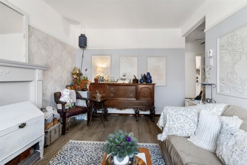 Living Room - 330  - 332 Av. Westminster N., Montréal-Ouest, QC - Indoor Photo Showing Other Room