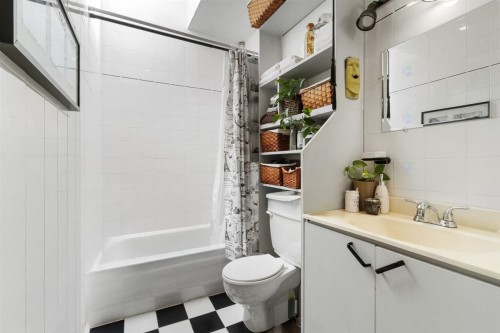 Bathroom - 330  - 332 Av. Westminster N., Montréal-Ouest, QC - Indoor Photo Showing Bathroom