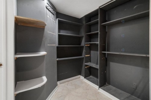 Closet - 330  - 332 Av. Westminster N., Montréal-Ouest, QC - Indoor With Storage