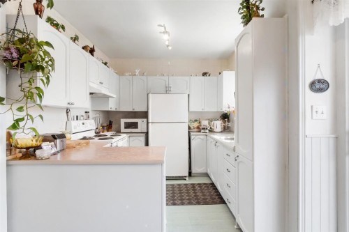 Kitchen - 330  - 332 Av. Westminster N., Montréal-Ouest, QC - Indoor Photo Showing Kitchen